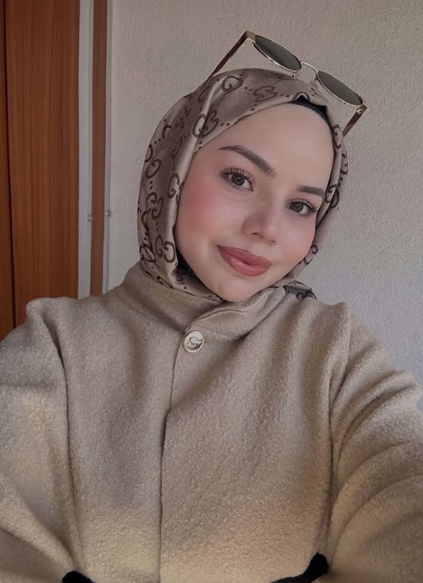 Seyitgazi Kültürlü Partner Escort Hande